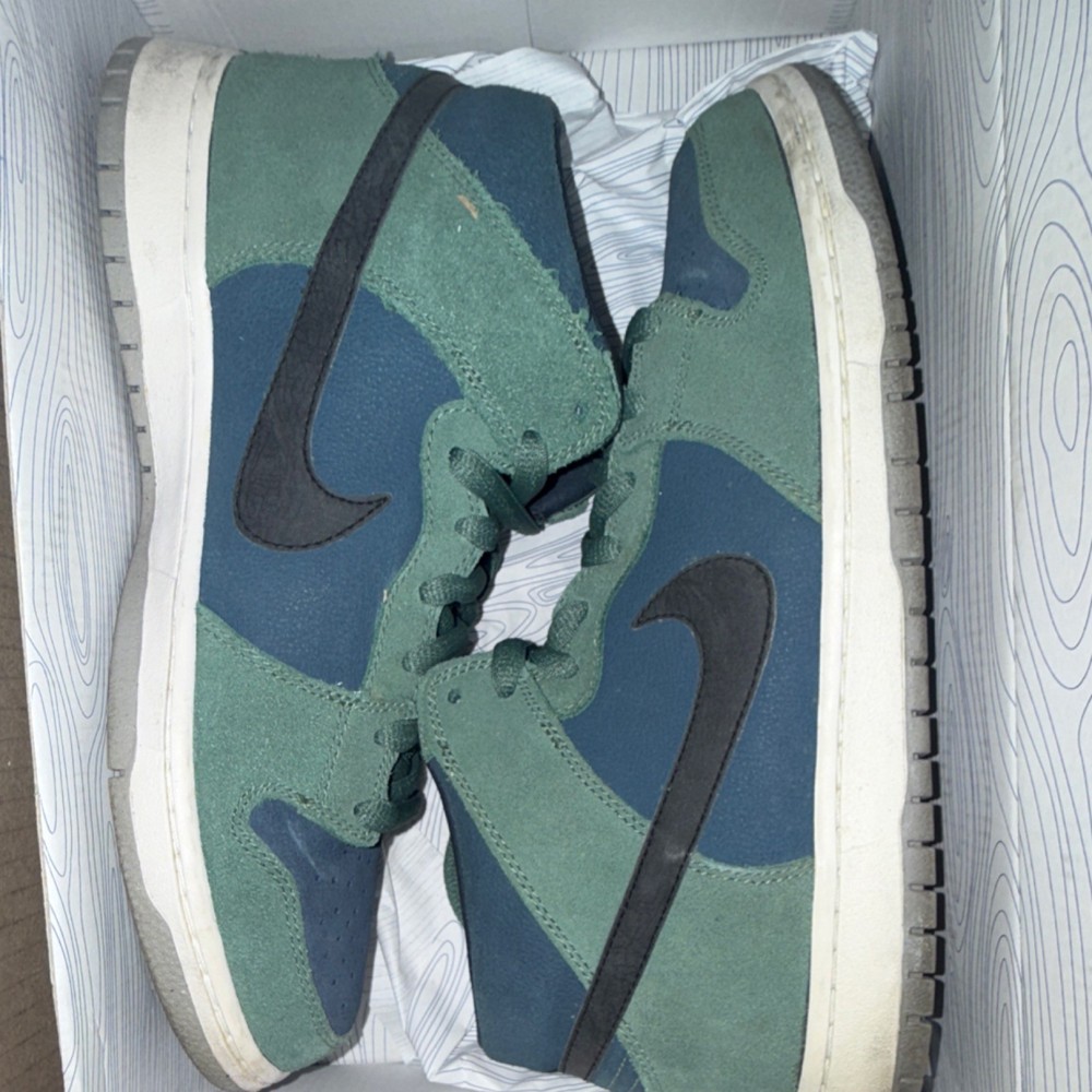 Nike SB Dunk Mid Nori