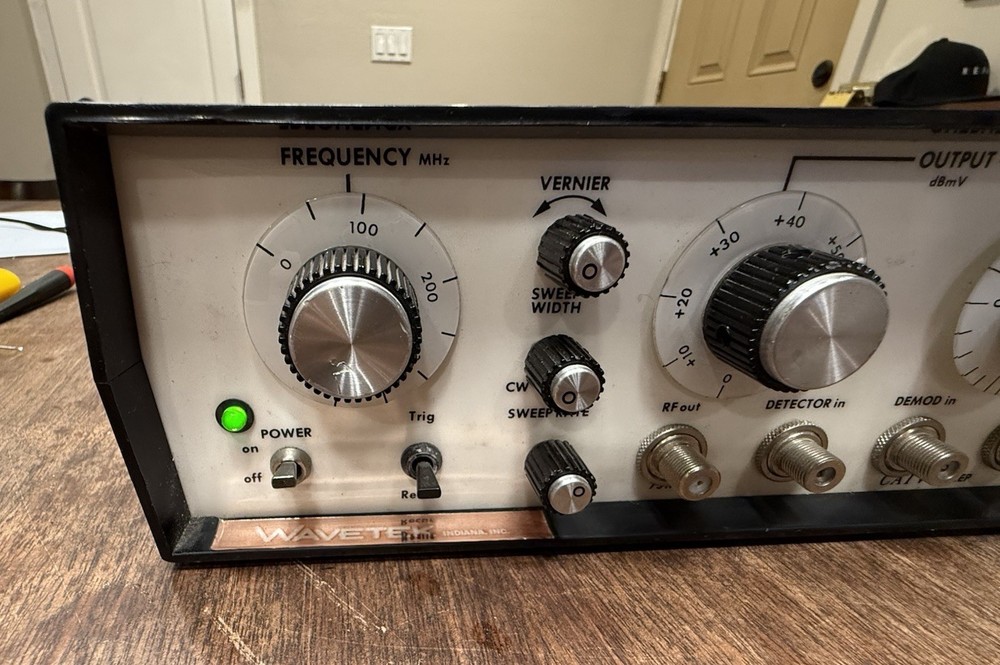 Wavetek 1067 CATV Sweep Generator
