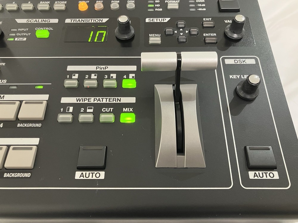 Roland V-40HD Video Switcher Multi-Format Tested Working w/ Manual