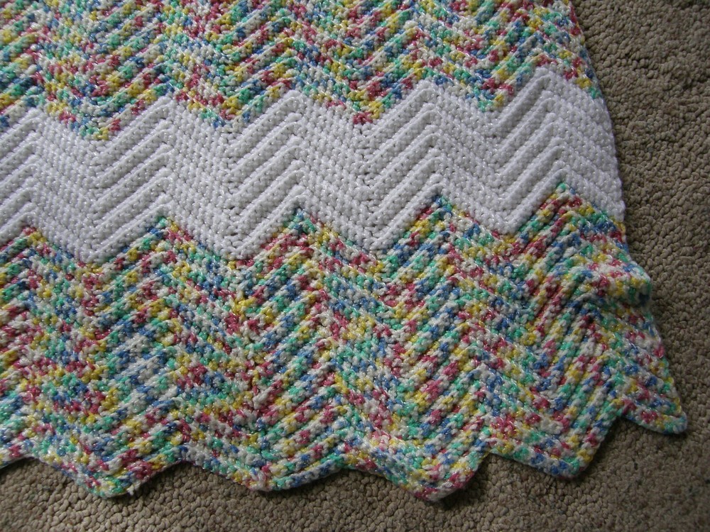 3342) Crochet Aphgan Throw White & Multi Color Chevron Pattern Handmade Used