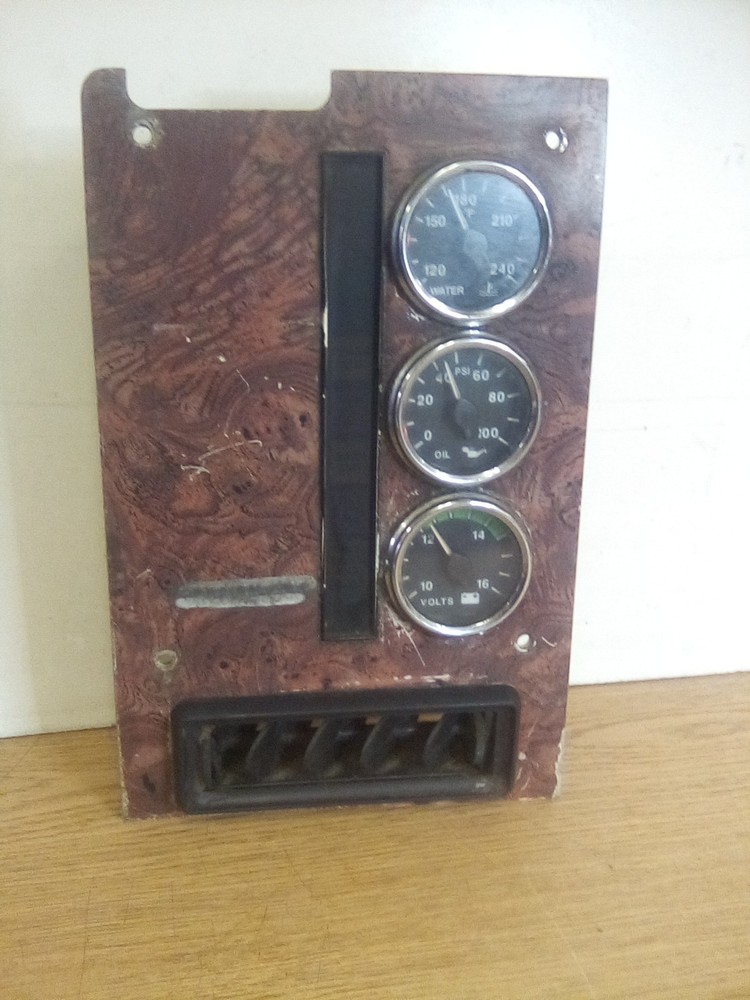 International 9200 32049-01 Dash Panel "READ DESCRIPTION"