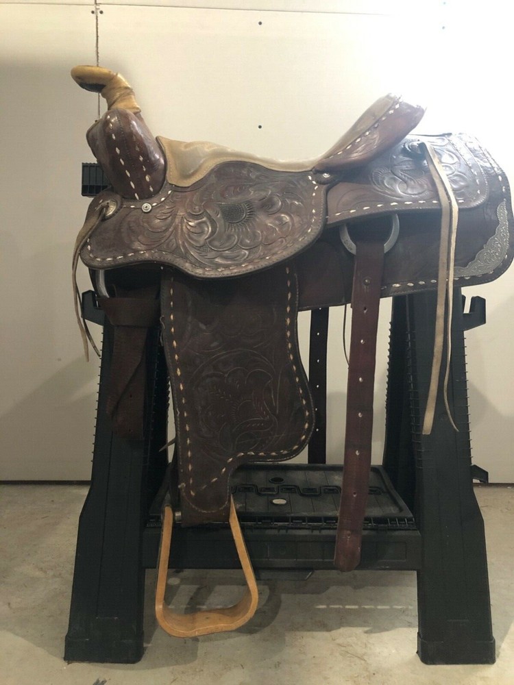Used buckstitch trail saddle