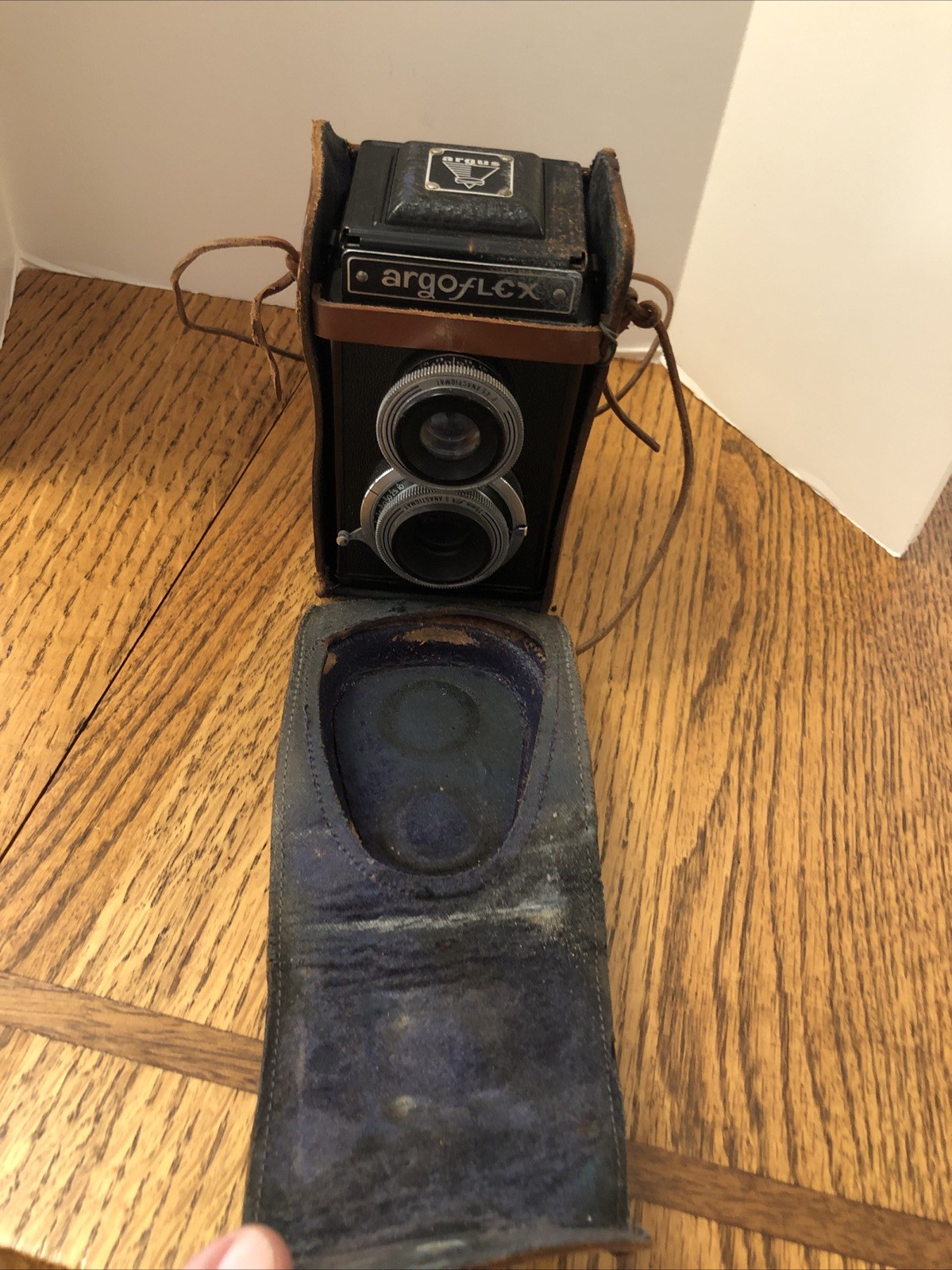 ARGUS ARGOFLEX MODEL E CAMERA W/Leather Case - 1940’s vintage 75mm For Parts
