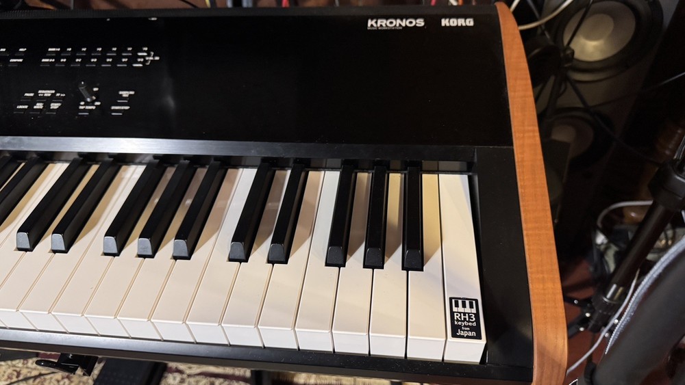 Korg KRONOS 2 88 key Keyboard Workstation Synthesizer