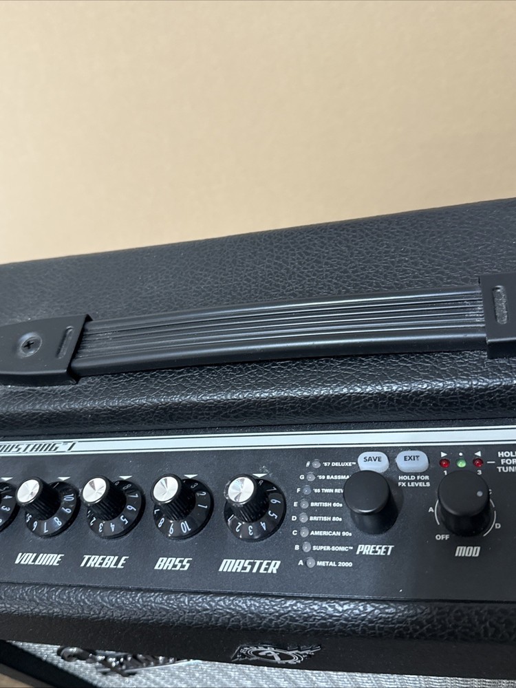 Fender Mustang I (V.2) 20 watt Modeling Guitar Combination Amplifier