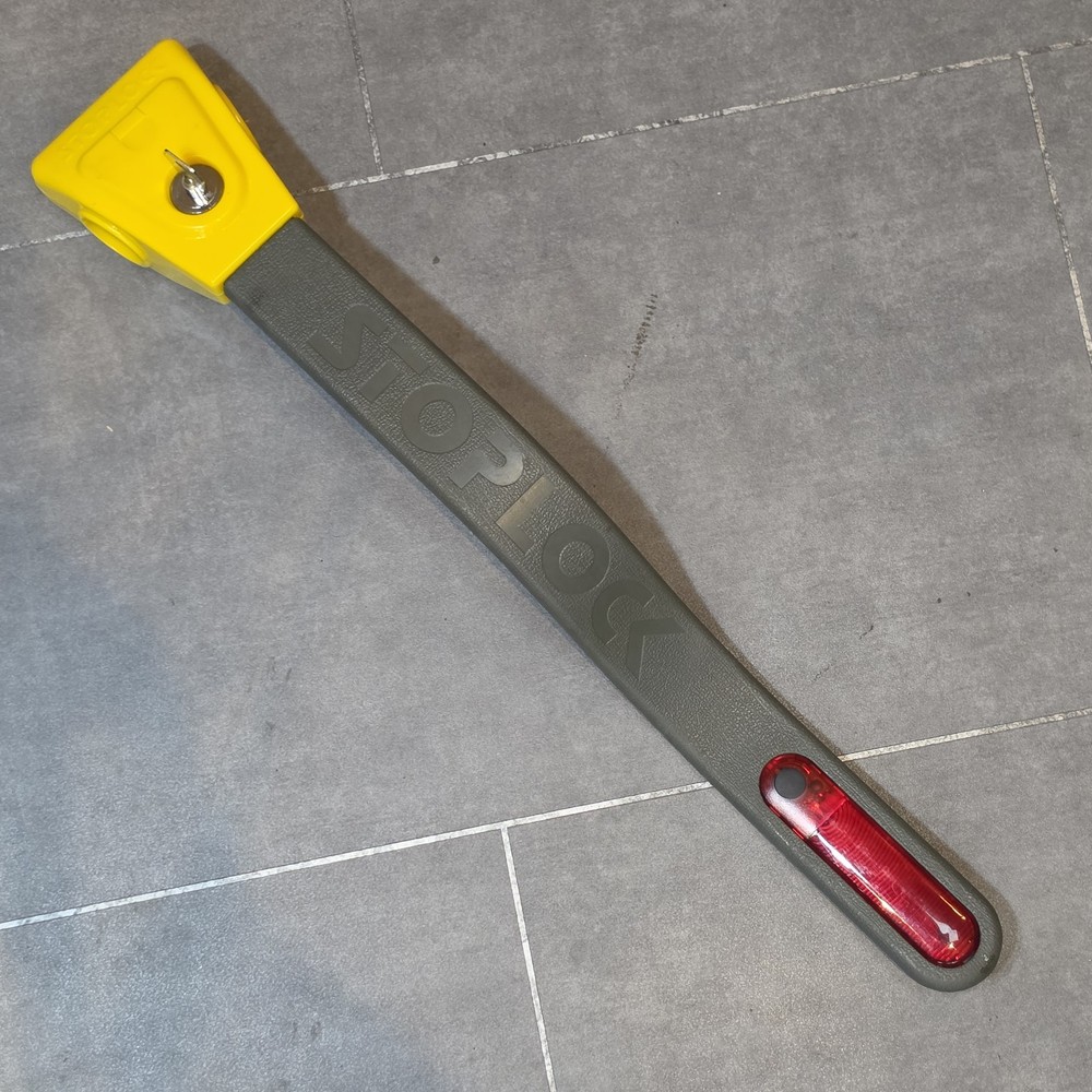 StopLock Steering Wheel lock Immobiliser - One key, working light
