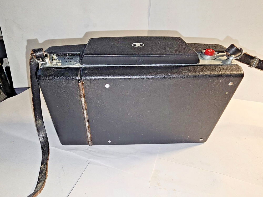 Vintage Polaroid Land Camera Automatic 100 Excellent Condition - Untested