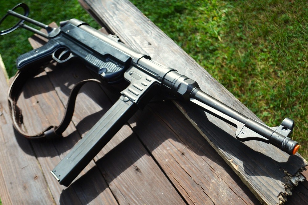 Non-Firing Denix Replica German MP40 Submachine Gun - Schmeisser - MP 40 - WWII