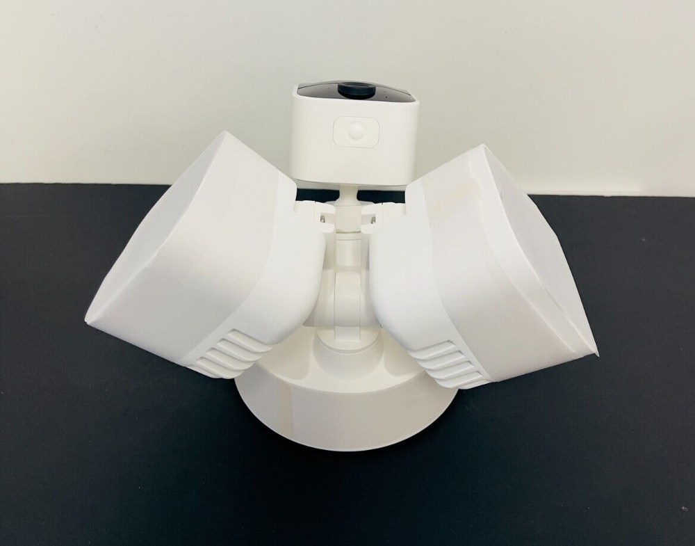 Blink Wired Floodlight Camera Smart security camera 2600 lumens HD live view NEW