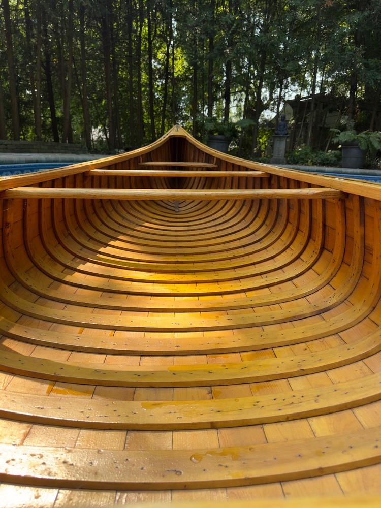 Stunning 16' Chestnut Prospector canoe