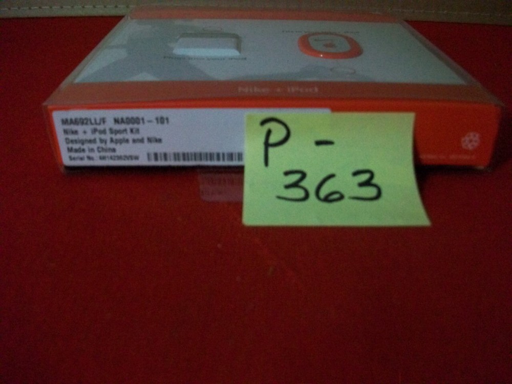BRAND NEW NIKE & APPLE iPOD SPORT KIT # MA692LL/F NA0001-101 WIRELESS CONNECTION