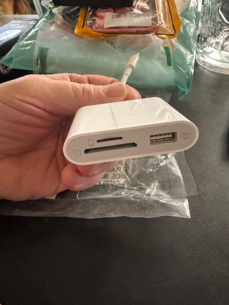 SD Card Reader for iPhone Memory Card Reader with USB Camera Adapter.