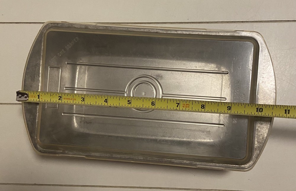 Vintage Rectangle Pan with Plastic Break Resistant Lid