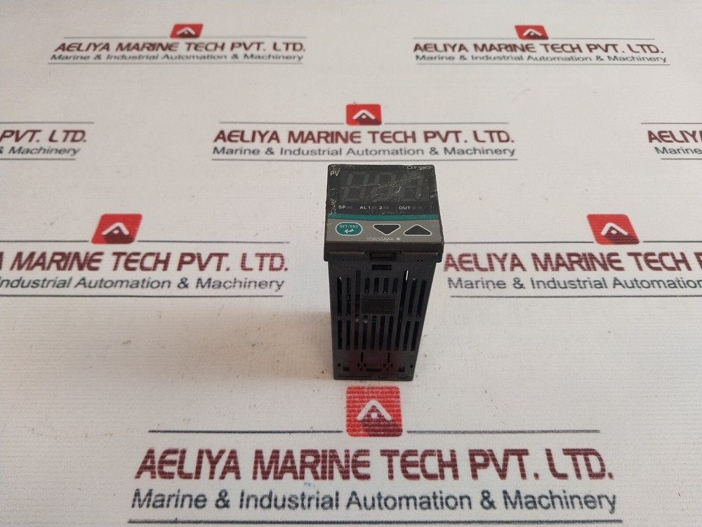 Yokogawa UT130 Temperature Controller 100-240 VAC