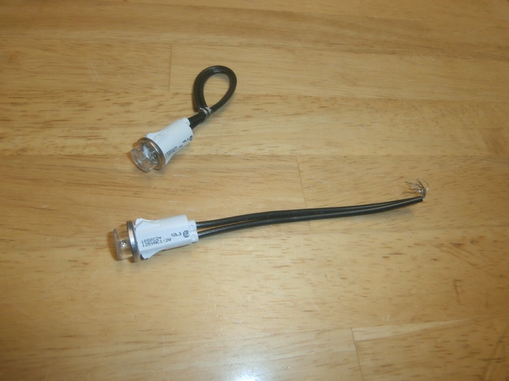 IDI 1050C2 CLEAR 125 VOLT PANEL INDICATOR LAMP ASSEMBLY,NOS