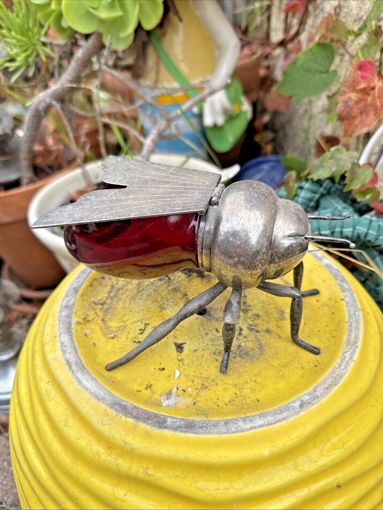 VINTAGE SILVERPLATE RUBY RED GLASS FIGURAL BEE HONEY POT. BY IRONGATE PRODUCTS