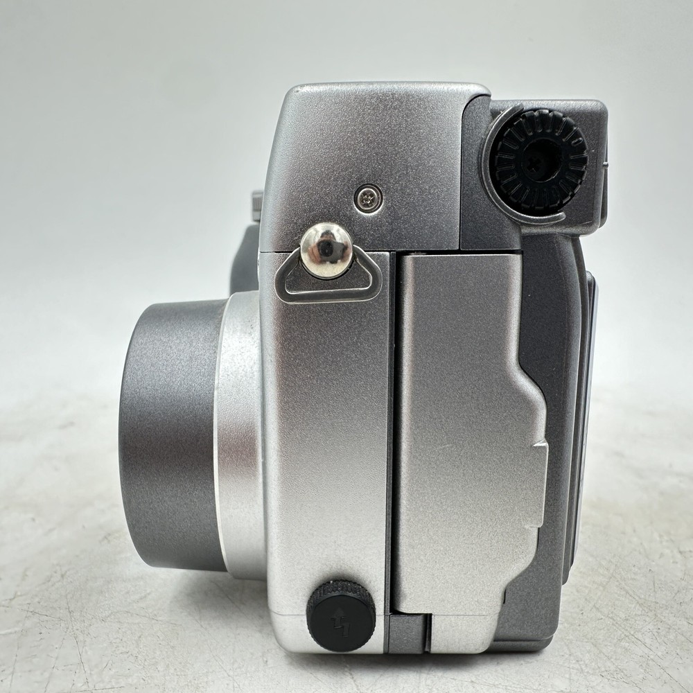 Olympus Camedia C-4000 Digital Zoom Camera 4.0 Mega Pixels Silver Camera