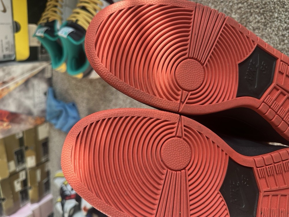 Nike SB Dunk Low Pigeon