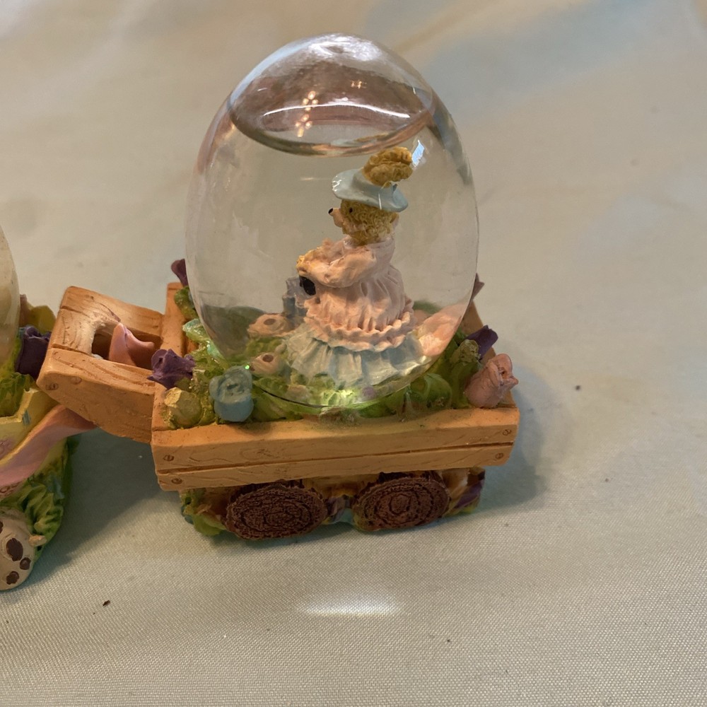 Easter Carrot Snow Globe Train
