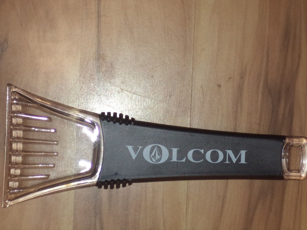 VOLCOM SNOWBOARD Windshield Ice Scraper