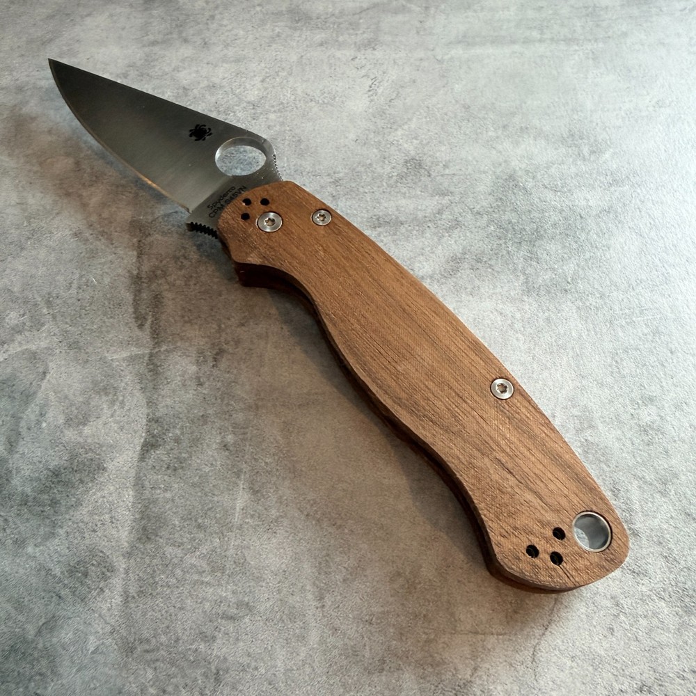 Walnut scales for Spyderco Paramilitary 2