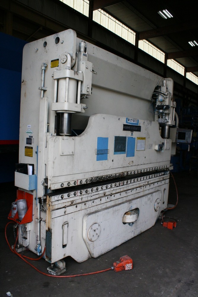 90 TON X 10' CINCINNATI AUTOFORM HYDRAULIC PRESS BRAKE: YODER #66523