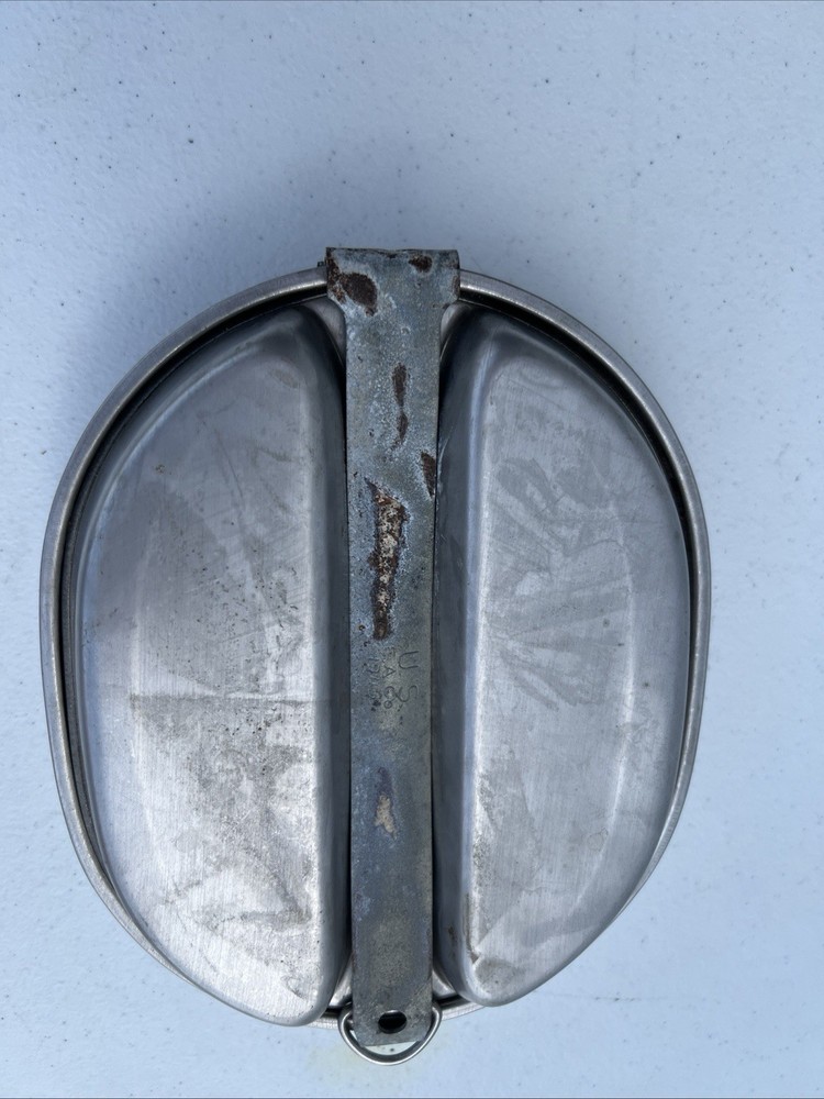 9104 - WWII era Mess Kit w/ One Utensils - Leyse 1945