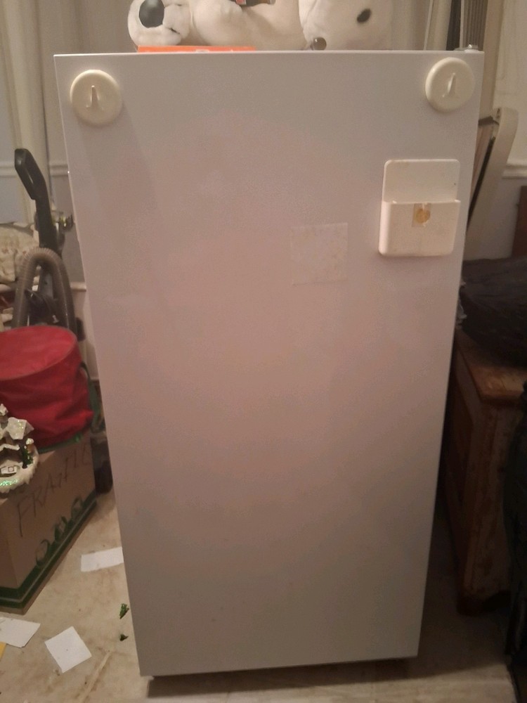 Magic Chef Mcuf3w2 3 Cubic-ft Upright Freezer