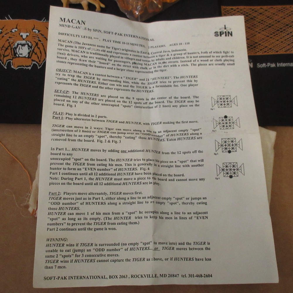Vtg HTF Cloth Board MACAN Mind Game Spin 2 Player Hunter Tiger Piece Java Indon.