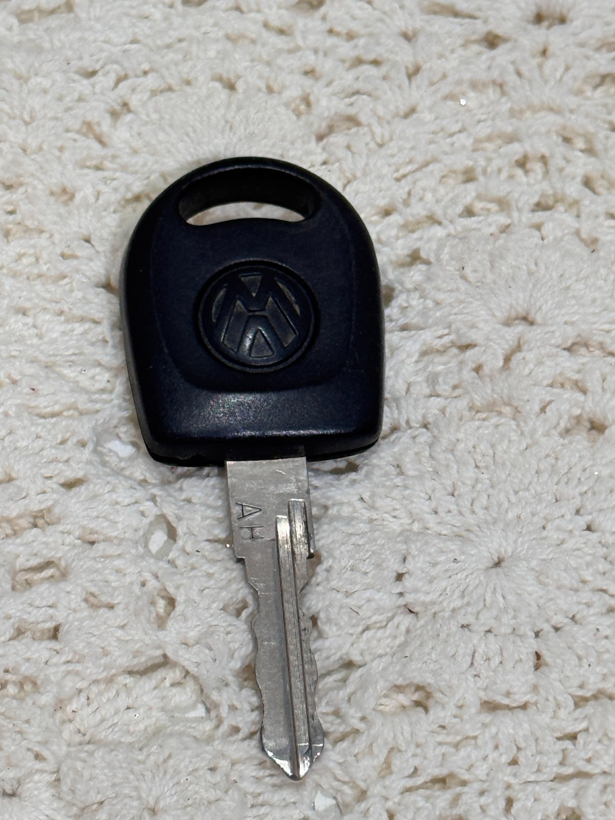 Vintage VW Volkswagen Keys Lot w Dealer Key Pouch AH Key 31K032 Beetle Bug