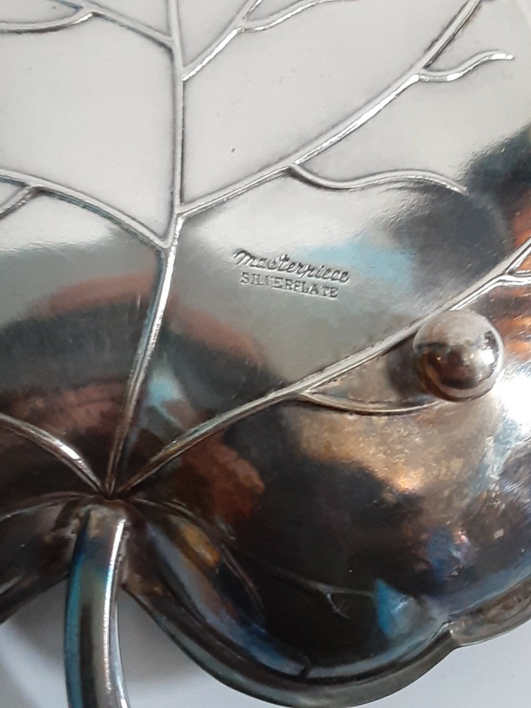 VINTAGE MASTERPIECE SILVERPLATE LEAF DISH