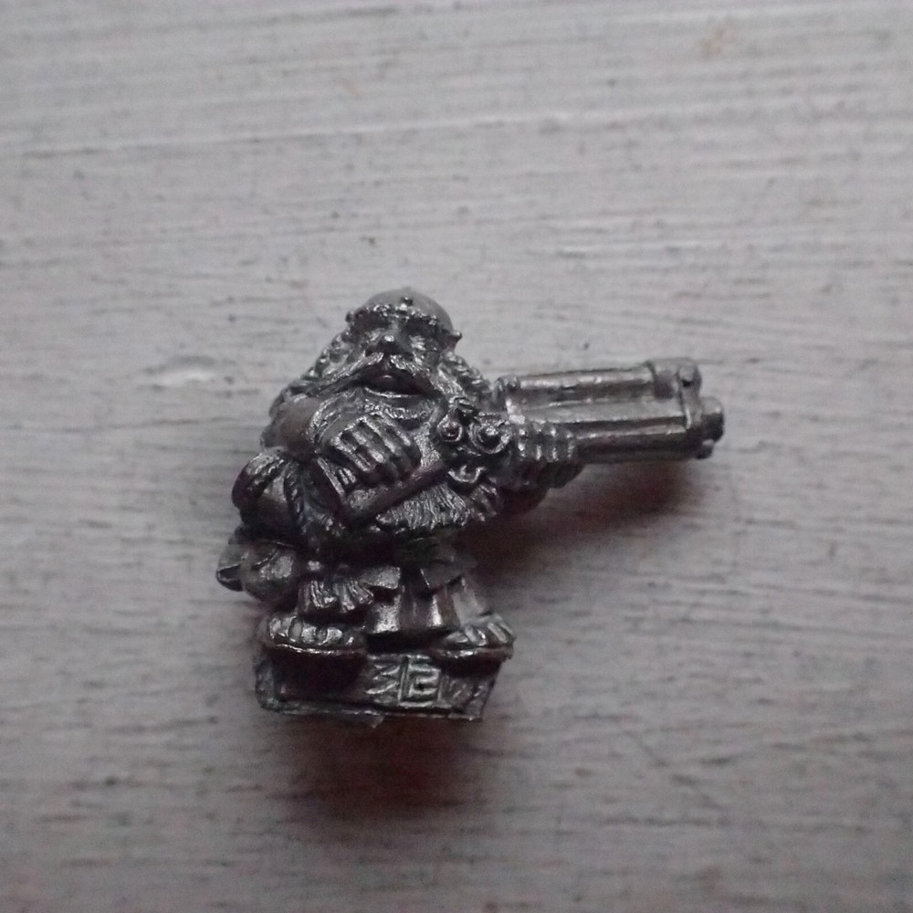 Citadel Warhammer classic 90s Dwarf Thunderer B