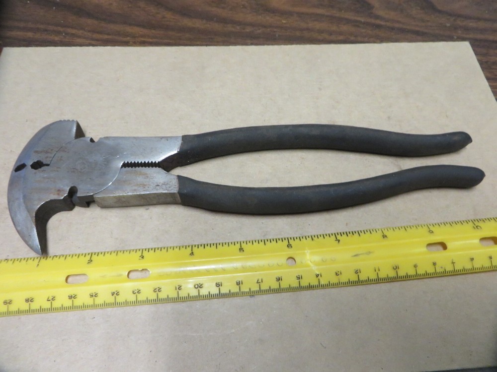FENCE PLIERS MULTI TOOL IT CAN CUT, CRIMP, HAMMER and PRY