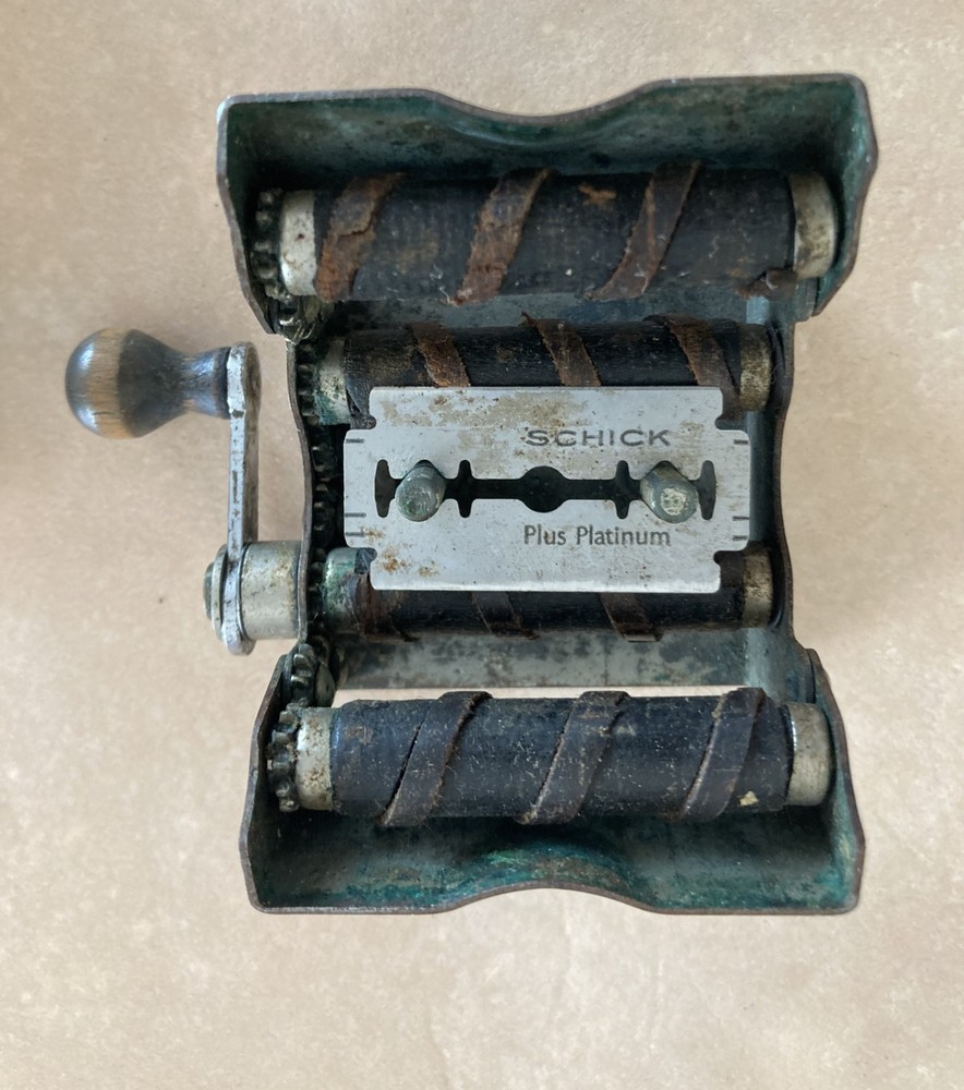 Vintage Bluebeard Razor Stropper Sharpener USA