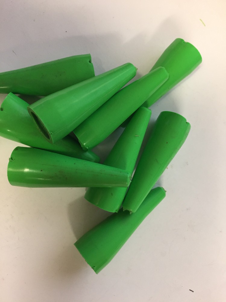 87 MUELLER GREEN  INSULATORS FOR CLIPS   10 PCS  NOS