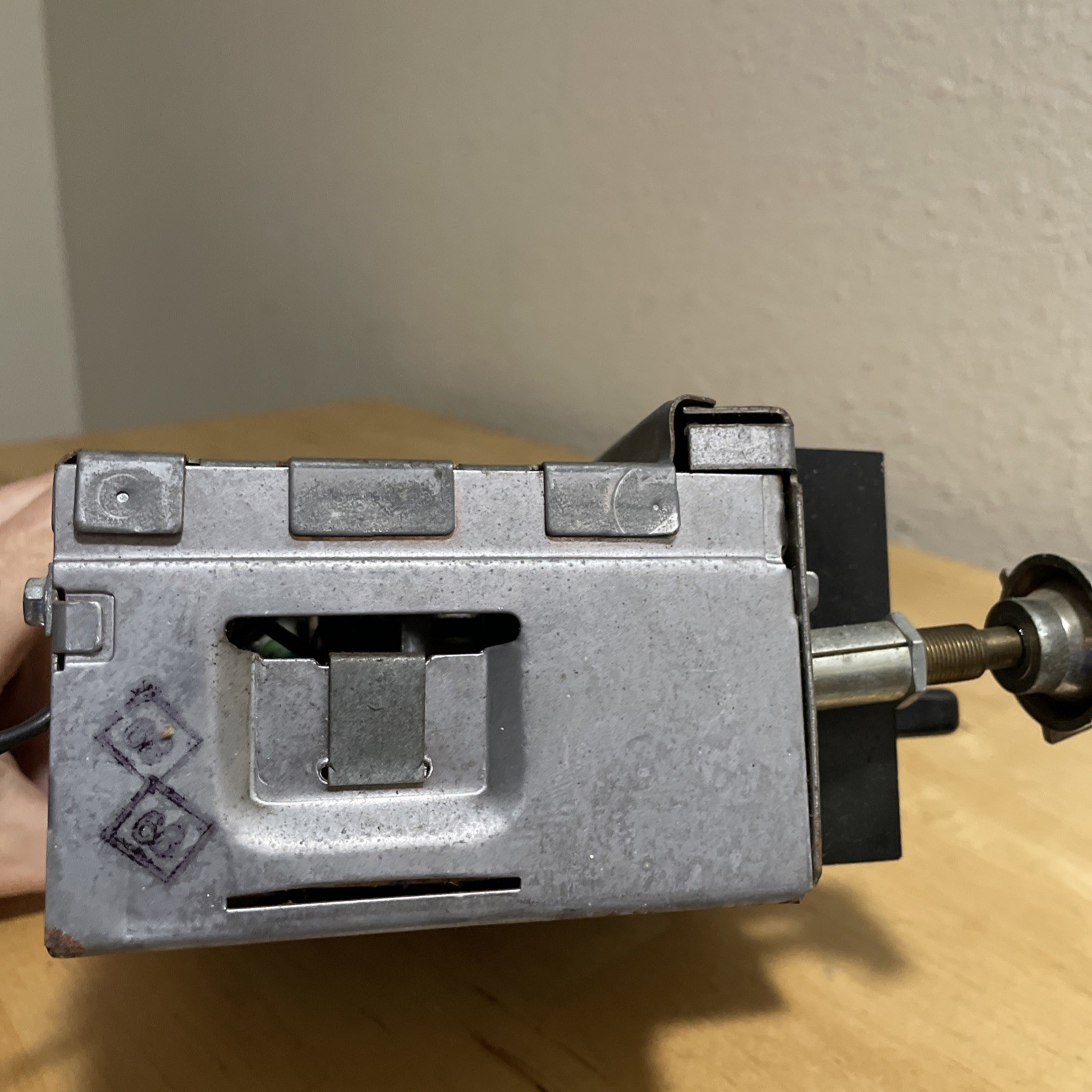 VTG 1973-1979 FORD TRUCK AM/FM Stereo Radio Model # D9TF-18806-AA Excellent