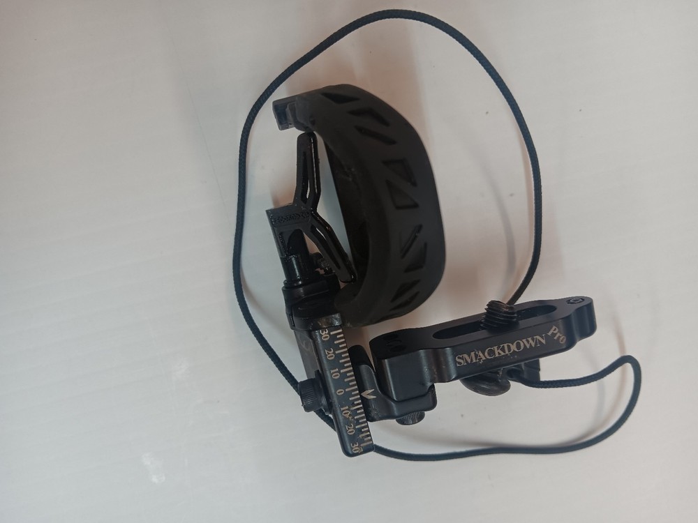 TROPHY TAKER SMACKDOWN PRO DROP AWAY REST