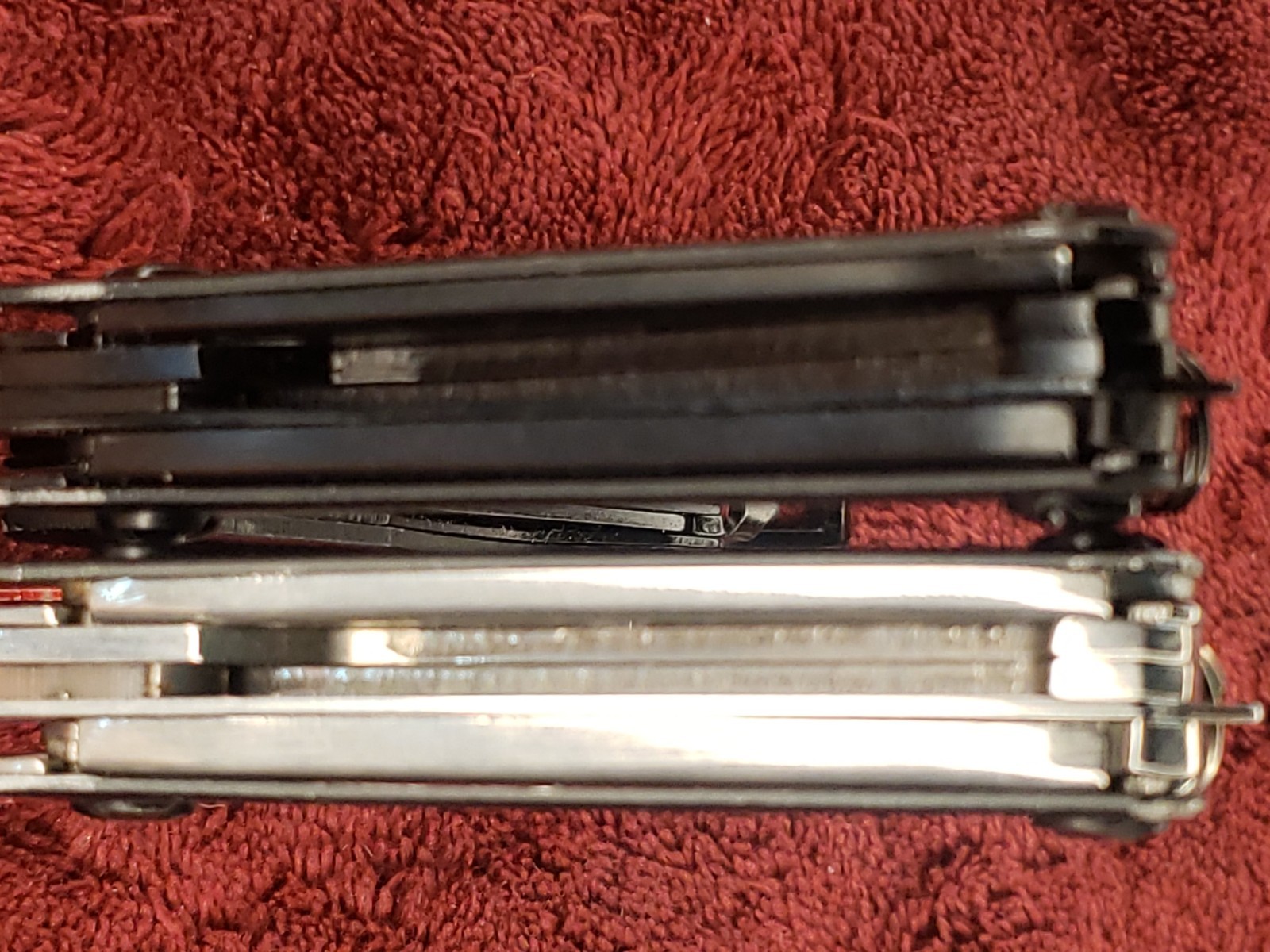 🔪🔪 Lot of 2 Gerber Multi Tool Dime multiplier Black & Red