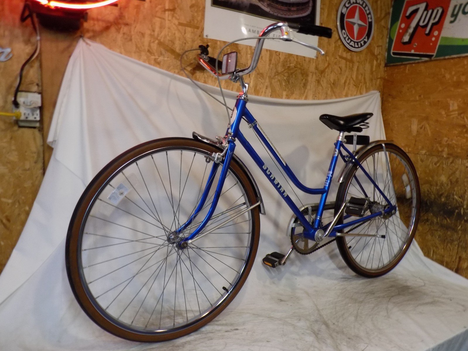 1980 SCHWINN COLLEGIATE LADIES 3-SPEED ROAD CRUISER BIKE BREEZE HOLLYWOOD RACER