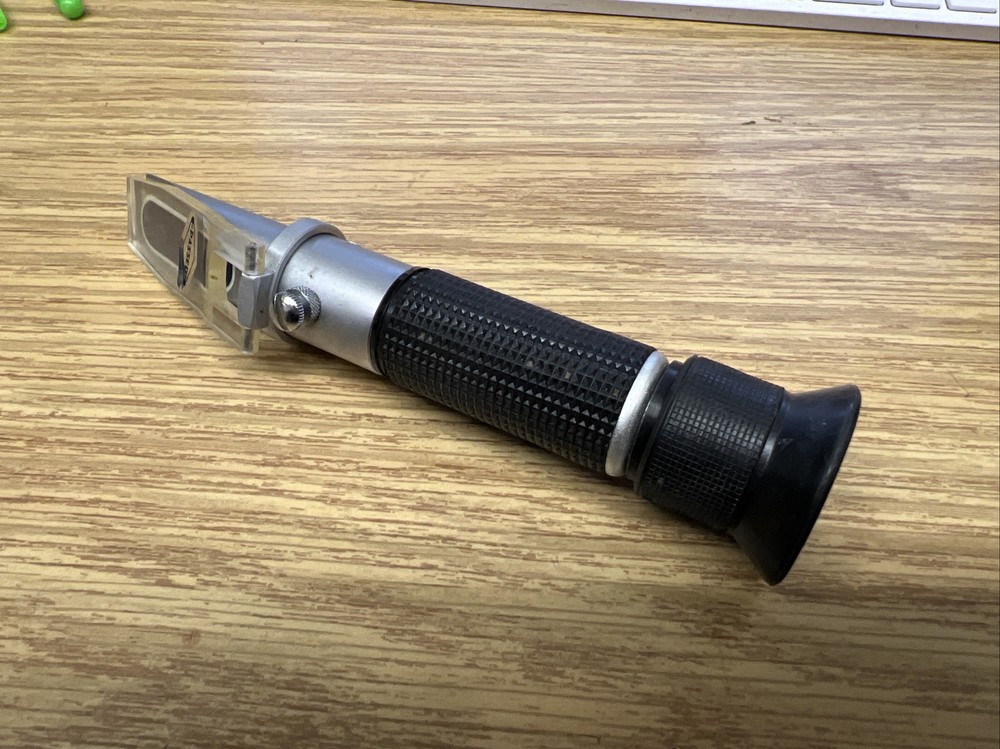 PORTABLE REFRACTOMETER RHB-32 BRIX SCALE 0-32°, 0046B