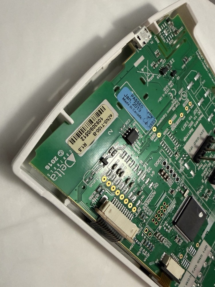 Delta Controls EZNS T100 B Thermostat