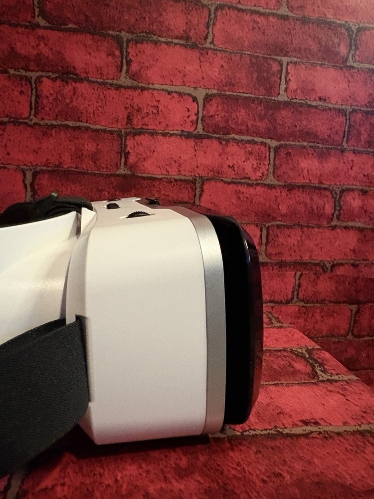 Phone Vr Headset That Is Compatible With Any Phone ￼￼