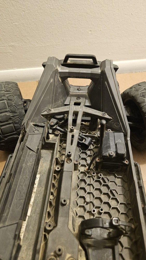 Traxxas Maxx Roller/slider