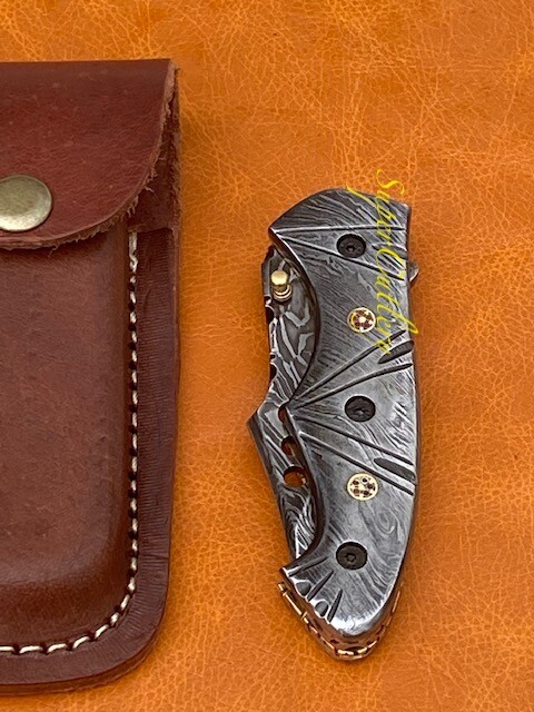 STUNNING SOLID FULL DAMASCUS STEEL ENGRAVED FOLDING KNIFE WITH BRASS FILE WORK