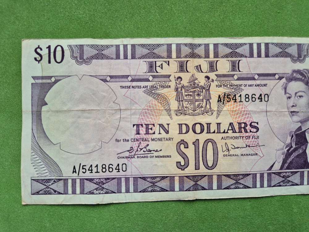 Fiji 10 dollars 1974 banknote