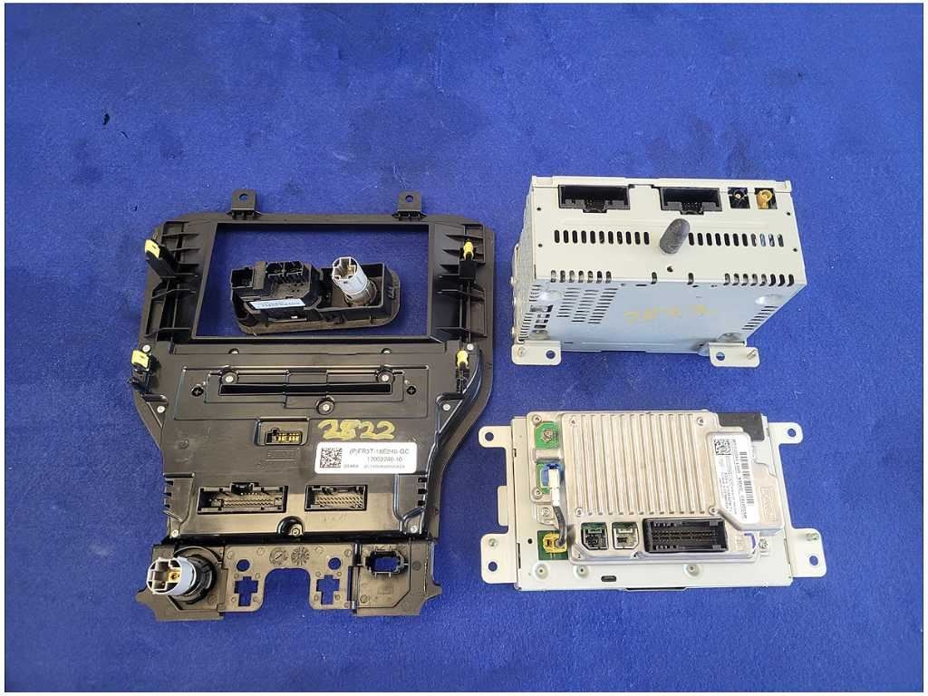 2016 Ford Mustang GT S550 Audio Sync3 Receiver Navigation Stereo Face Plate 2822