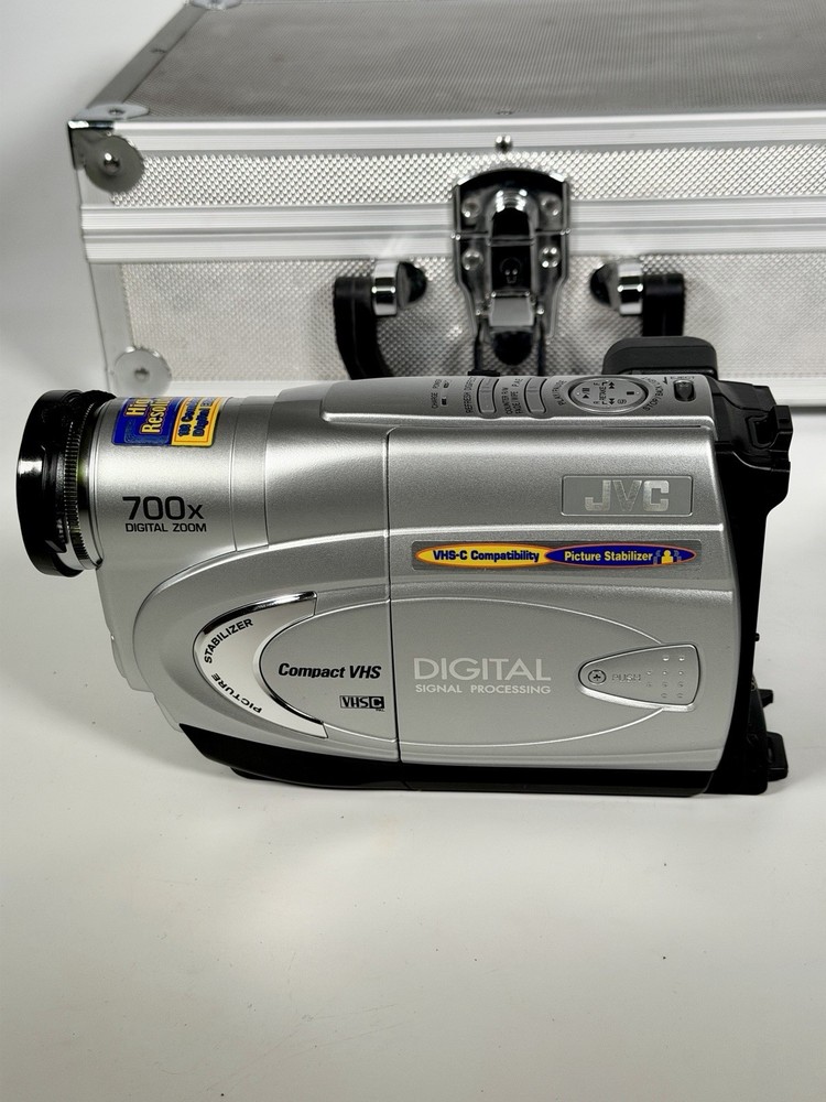 JVC GR-FX16EK Compact VHS Camcorder with Lockable Aluminium Case & Keys Untested