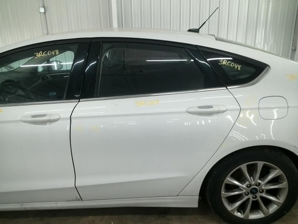 FUSION 2017 High Mounted Stop Light 104824032