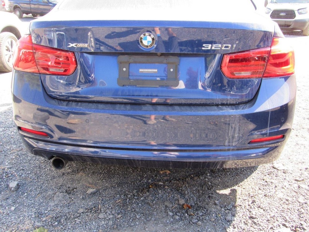 320I 2017 Glove Box 1002079