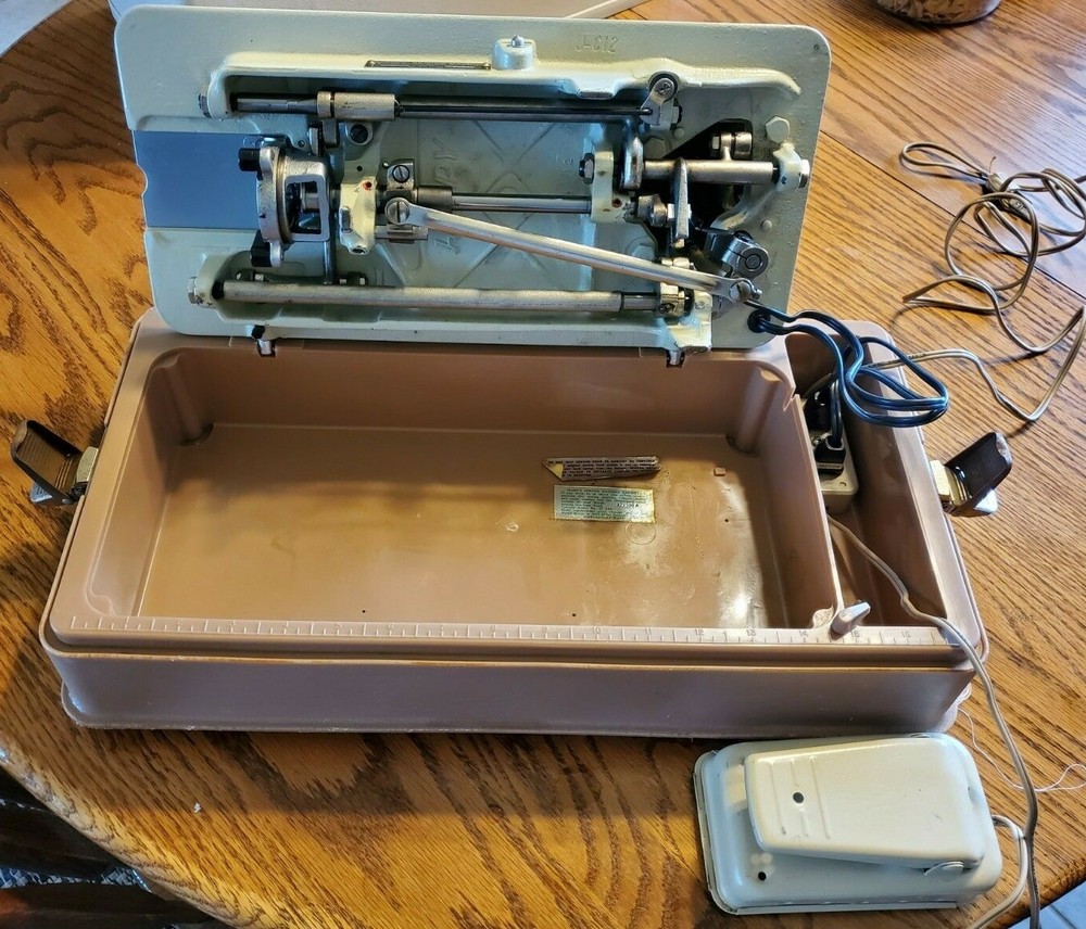 WARDS SIGNATURE SEWING MACHINE UHT J265A